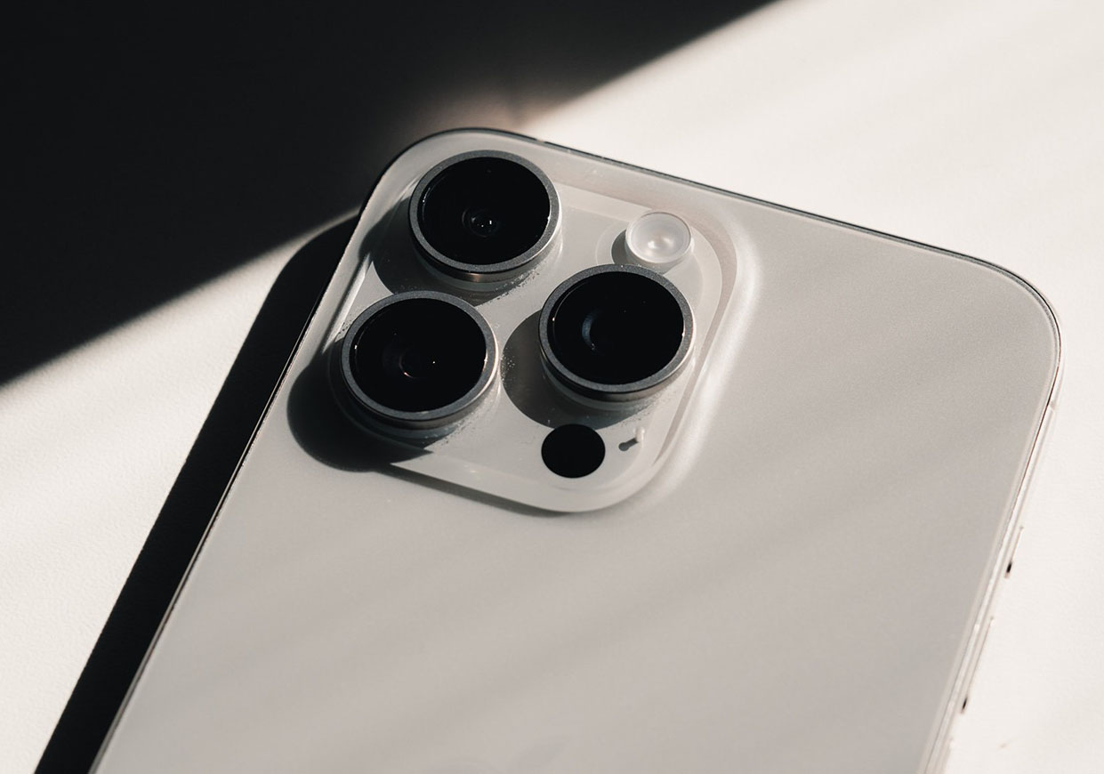 The Evolution of Smartphone Cameras: Choosing the Ultimate Photography Machine